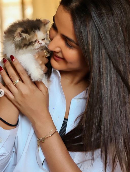 Jasmin Bhasin Shows Her Animal Love; Cuddles Her Pet In These Pics 823940