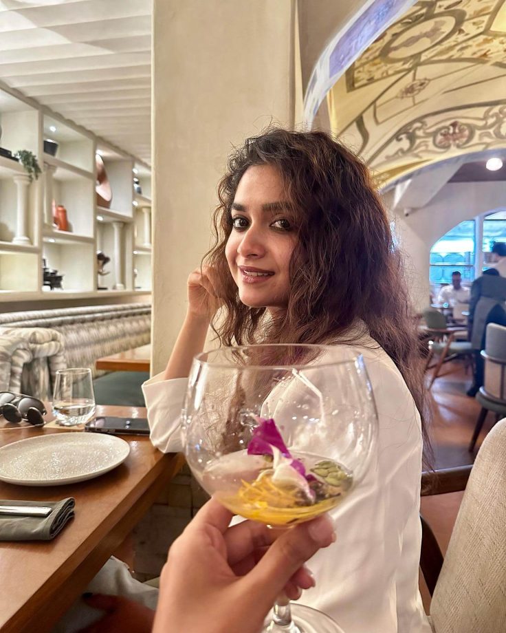 Keerthy Suresh’s ‘weekend vibes’ is all about tropical madness, see pics 834278