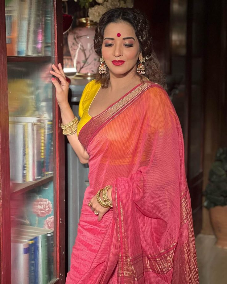 Monalisa Looks Magical In Jaw-Dropping Pink Saree; Check Here! 833162