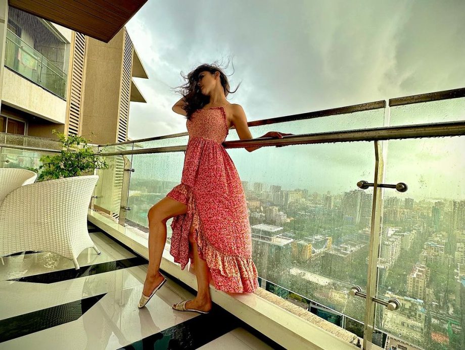 Mouni Roy’s chic monsoon look in pink dress makes fans crazy 832484