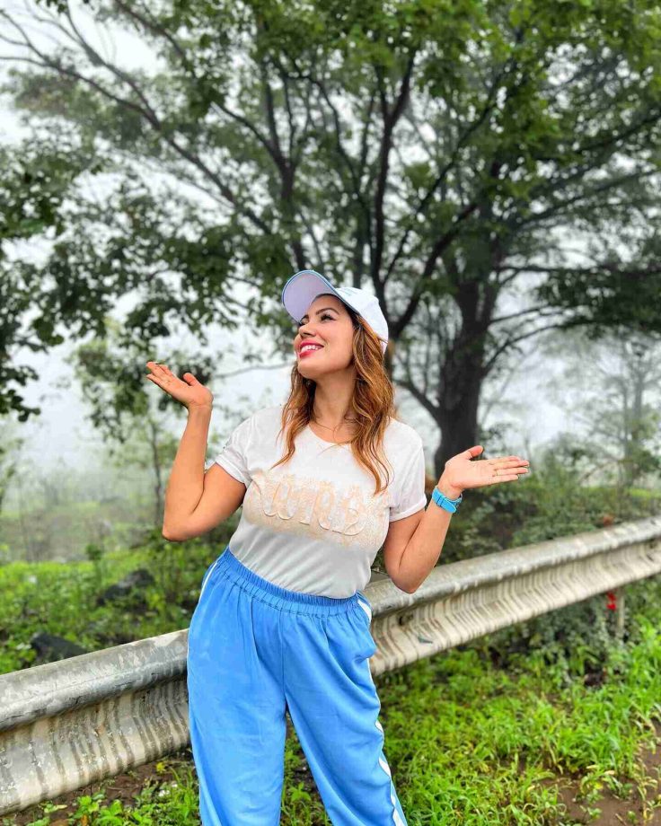 Munmun Dutta’s work trip fashion is all about streetstyle, see pics 832458