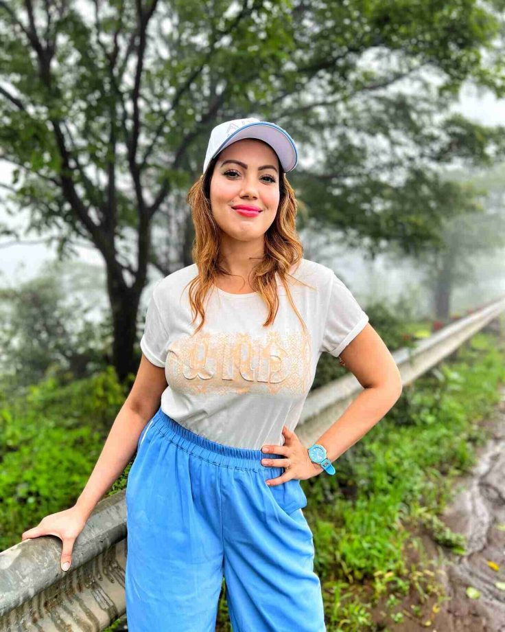 Munmun Dutta’s work trip fashion is all about streetstyle, see pics 832459
