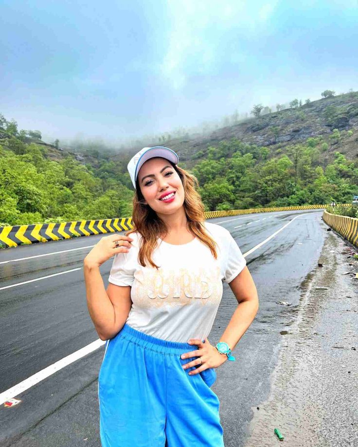 Munmun Dutta’s work trip fashion is all about streetstyle, see pics 832460
