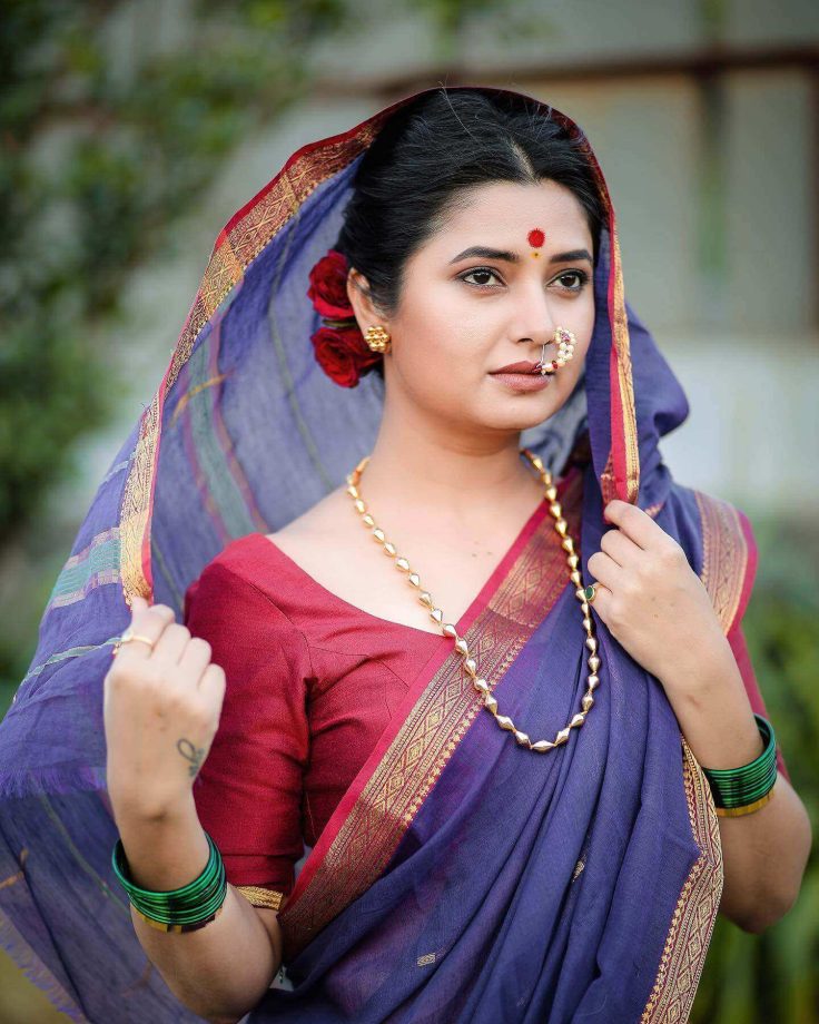 Prajakta Mali’s traditional look reflects a classic Maharashtrian twirl 834003