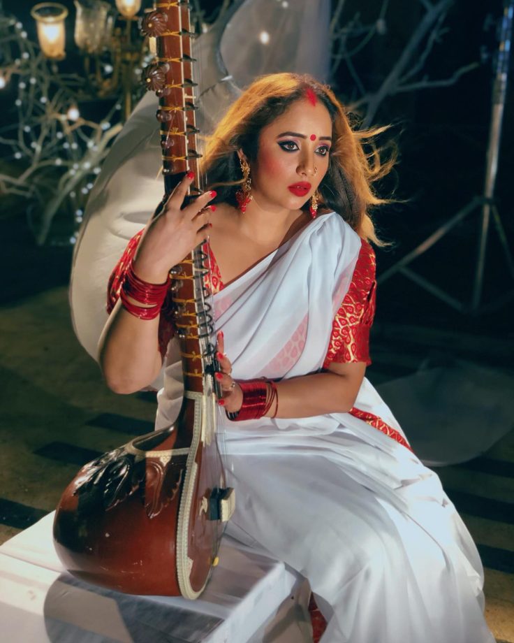 Rani Chatterjee Turns Muse In White Saree For Her Upcoming Song 822616