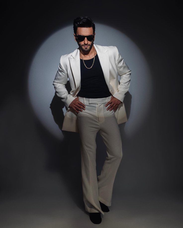 Ranveer Singh Looks Stylish In White Blazer, Flare Trouser With Accessories 837937