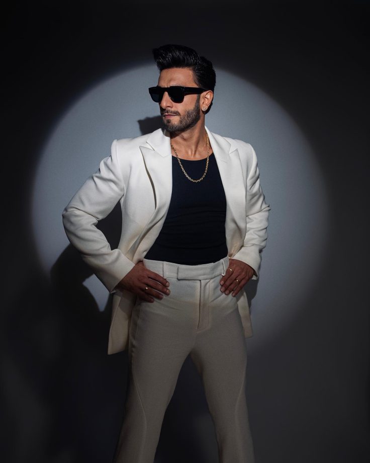 Ranveer Singh Looks Stylish In White Blazer, Flare Trouser With Accessories 837938