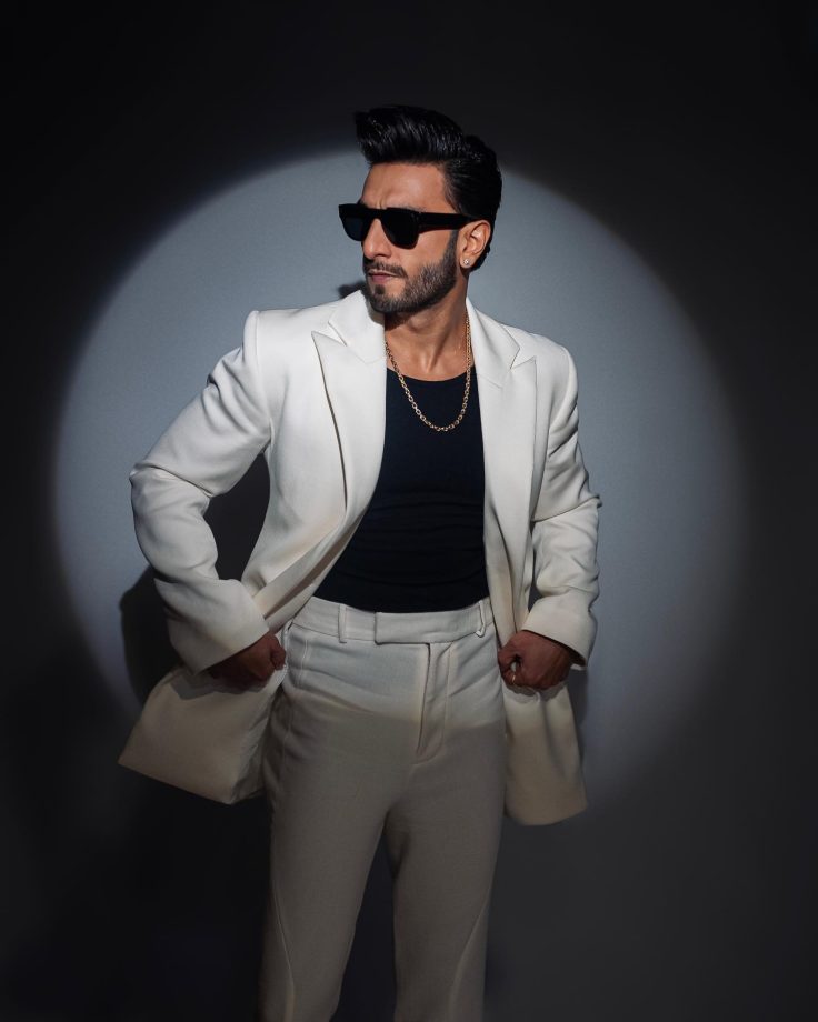 Ranveer Singh Looks Stylish In White Blazer, Flare Trouser With Accessories 837935