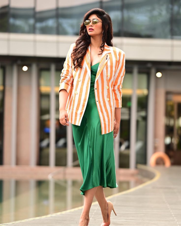 Ritabhari Chakraborty Turns Spectacular In Striped Blazer And Jumpsuit; See Pics 836731