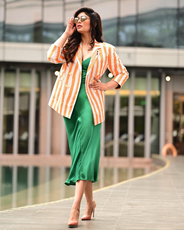 Ritabhari Chakraborty Turns Spectacular In Striped Blazer And Jumpsuit; See Pics 836729