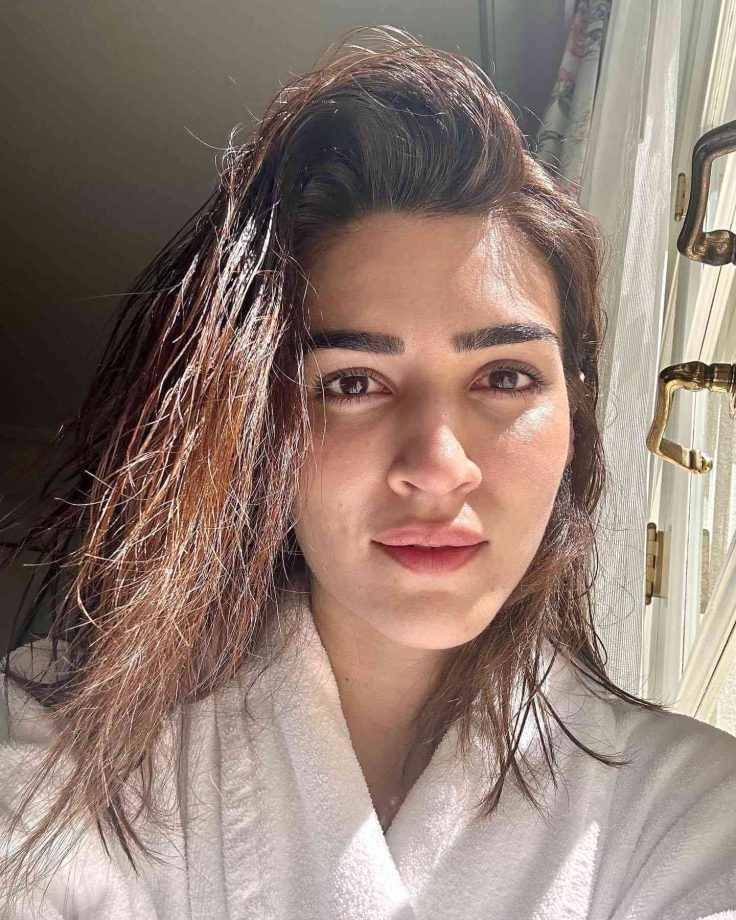 Shower, Sunlight, And Sunkissed Pictures- Kriti Sanon's Best Feel 837765