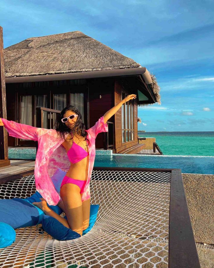Shriya Pilgaonkar Soaring Hotness In Pink Bikini; Check Here 835746