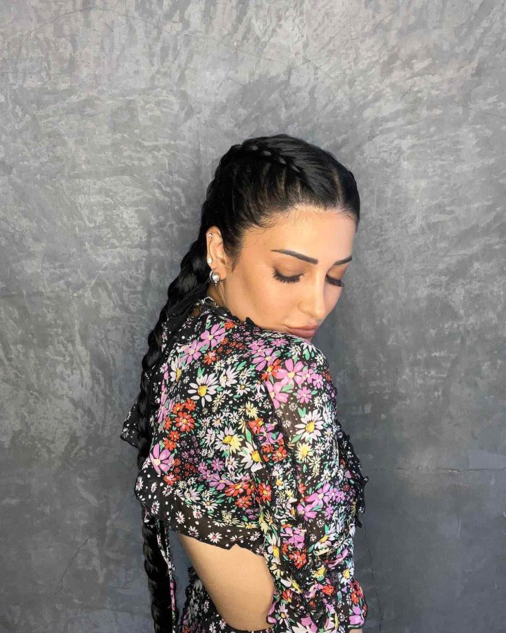Shruti Haasan Exudes Chic Glam In Bohemian Multicolour Mini Dress 833314