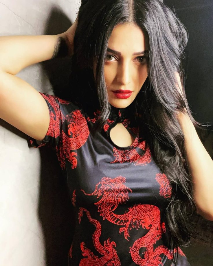 Shruti Haasan Flaunts Gothic Vibes In Printed Mini Dress And Bold Red Lips 835645