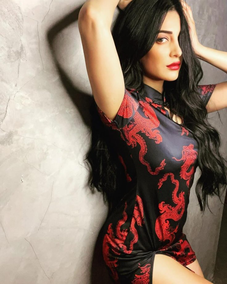 Shruti Haasan Flaunts Gothic Vibes In Printed Mini Dress And Bold Red Lips 835647