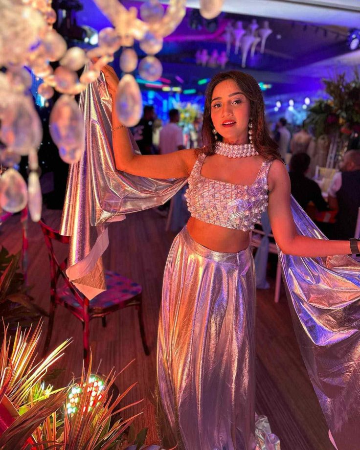 Stunner! Ashi Singh is all about glam in this silver lehenga choli, see pics 822866