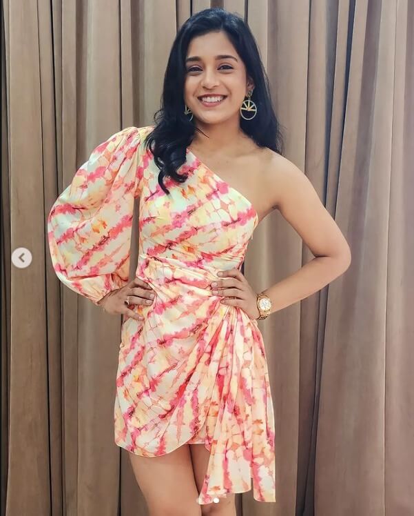 Sumbul Touqeer Turns Beauty In One Shoulder Mini Dress; See Pics 833148