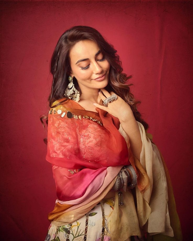 Surbhi Jyoti Is The Perfect 'Rangeela' In Town In This Ethnic Lehenga Style 823536
