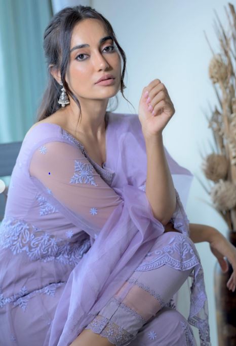 Surbhi Jyoti Looks Graceful In This Salwar Suit Style; Take A Look 837109