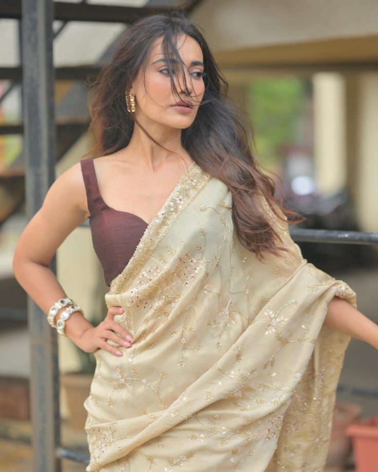 Surbhi Jyoti Stuns in Sand Beige Sequin Saree; Serves Major Fashion Goals 838636