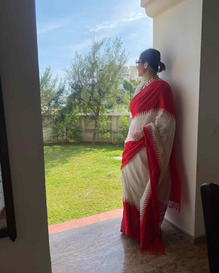 Swastika Mukherjee In Love With Red And White Saree, See Pics 822829