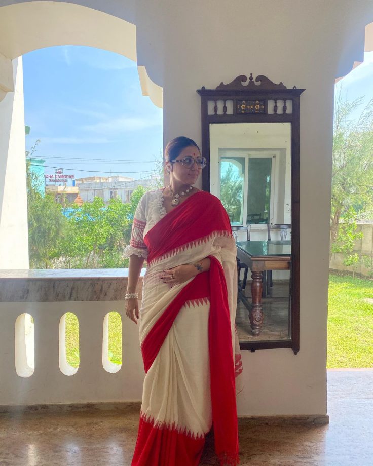 Swastika Mukherjee In Love With Red And White Saree, See Pics 822824