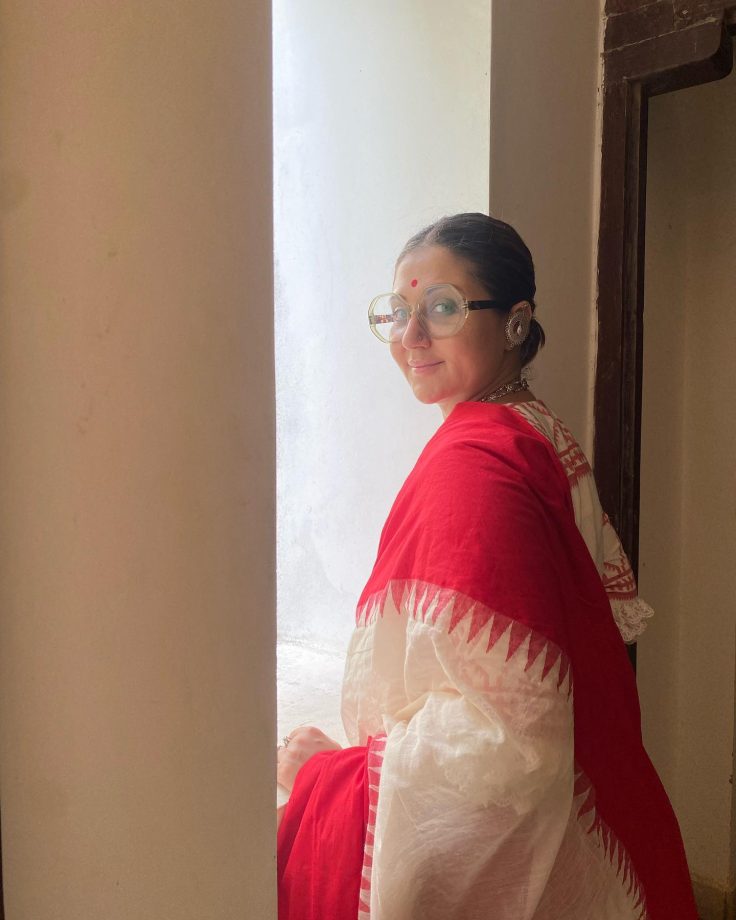 Swastika Mukherjee In Love With Red And White Saree, See Pics 822826