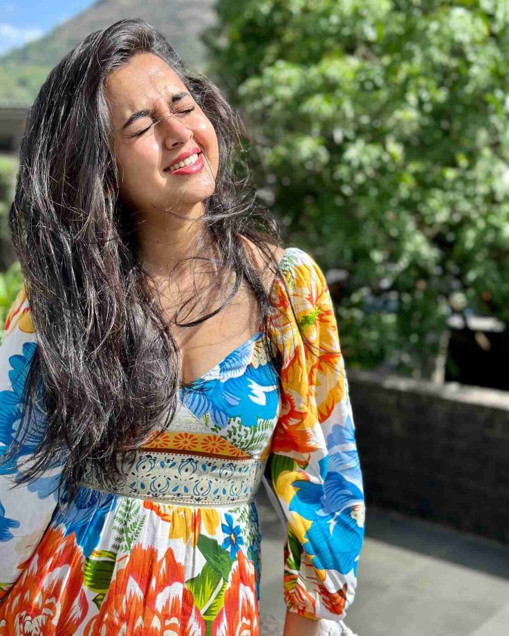 Tejasswi Prakash’s floral peplum silhouette is perfect for sunny monsoons, see pics 832068