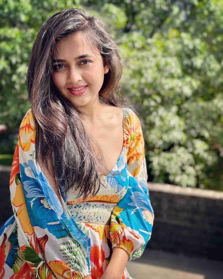 Tejasswi Prakash’s floral peplum silhouette is perfect for sunny monsoons, see pics 832069