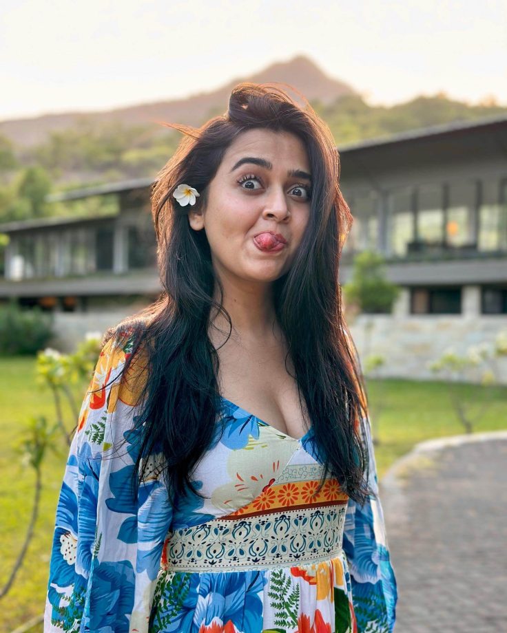 Tejasswi Prakash’s floral peplum silhouette is perfect for sunny monsoons, see pics 832066