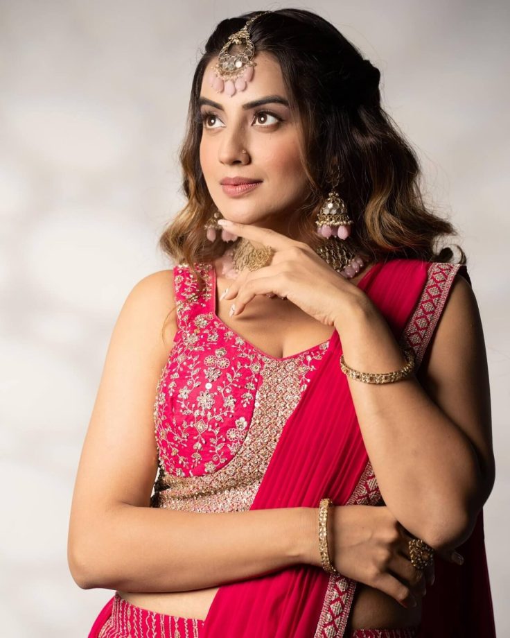 Akshara Singh Looks Prettiest In Pink Lehenga And Royal Accessories 847339