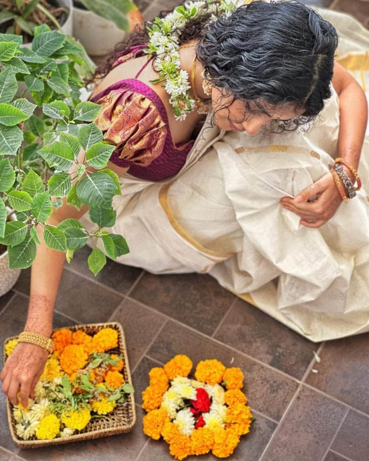 Anupama Parameswaran Celebrates 'Onam' In Traditional South Silk Saree With Jagra Bun 846919