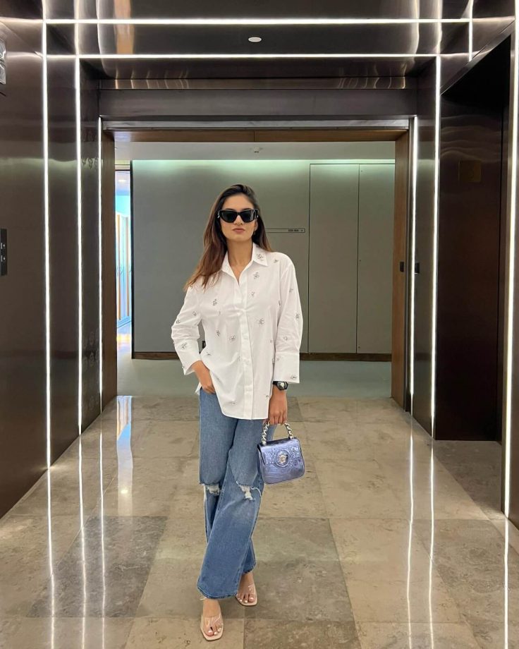 Anushka Sen adds a dash of Korean flair in baggy white shirt and denim jeans 846045