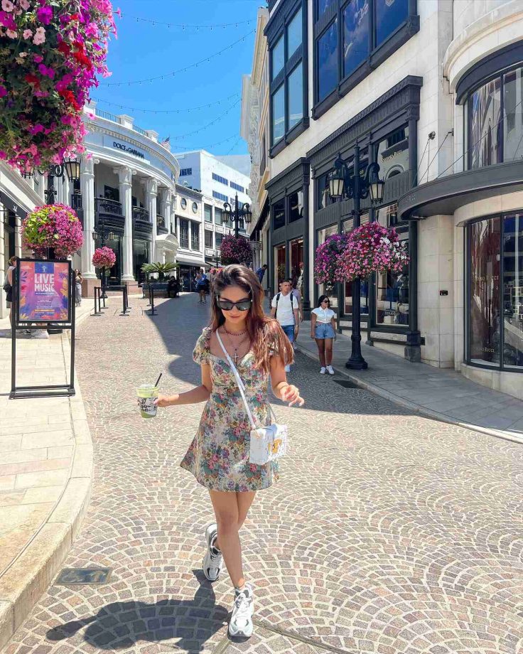 Anushka Sen Is Lost In 'Dreamy' LA Vacation; Goes Gorgeous In Floral Dress 842840