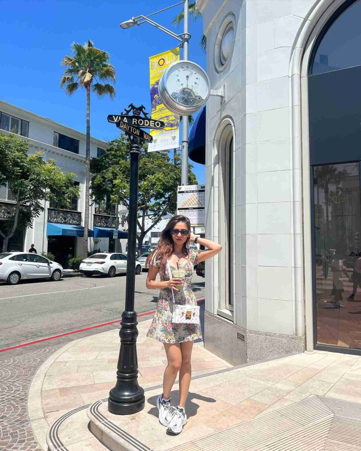 Anushka Sen Is Lost In 'Dreamy' LA Vacation; Goes Gorgeous In Floral Dress 842844