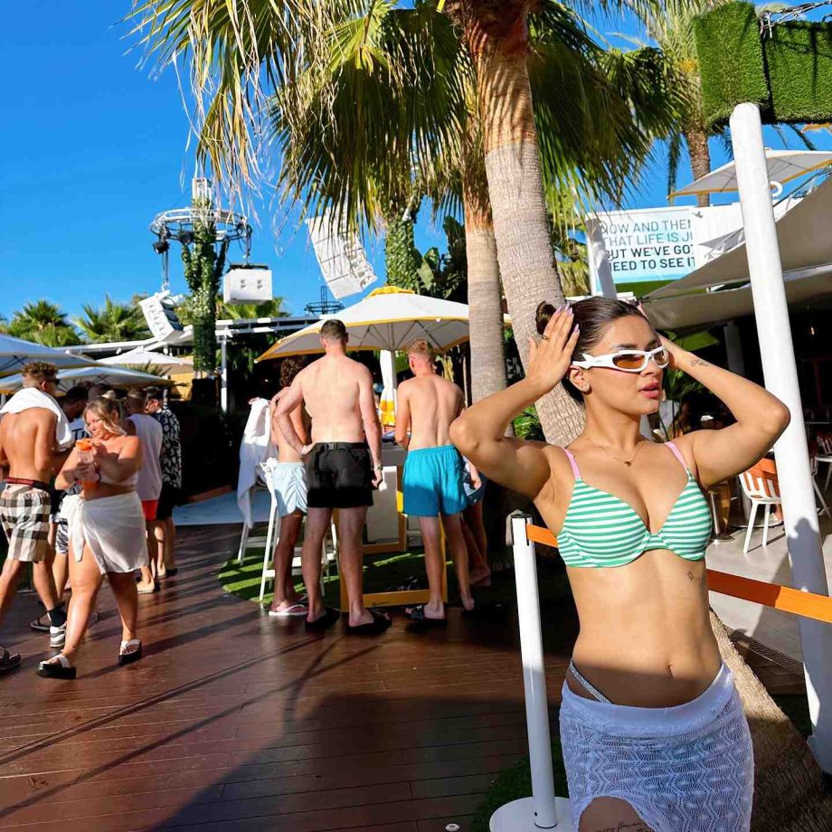 Avneet Kaur's 'Pool Day' Hotness In Striped Bikini Sets Internet Ablaze 840813
