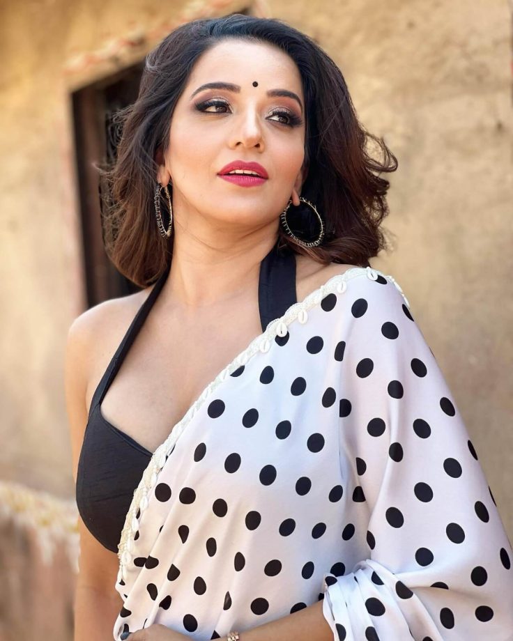 Bhojpuri actress Monalisa outshines in polka dot saree and plunging neck blouse 847458