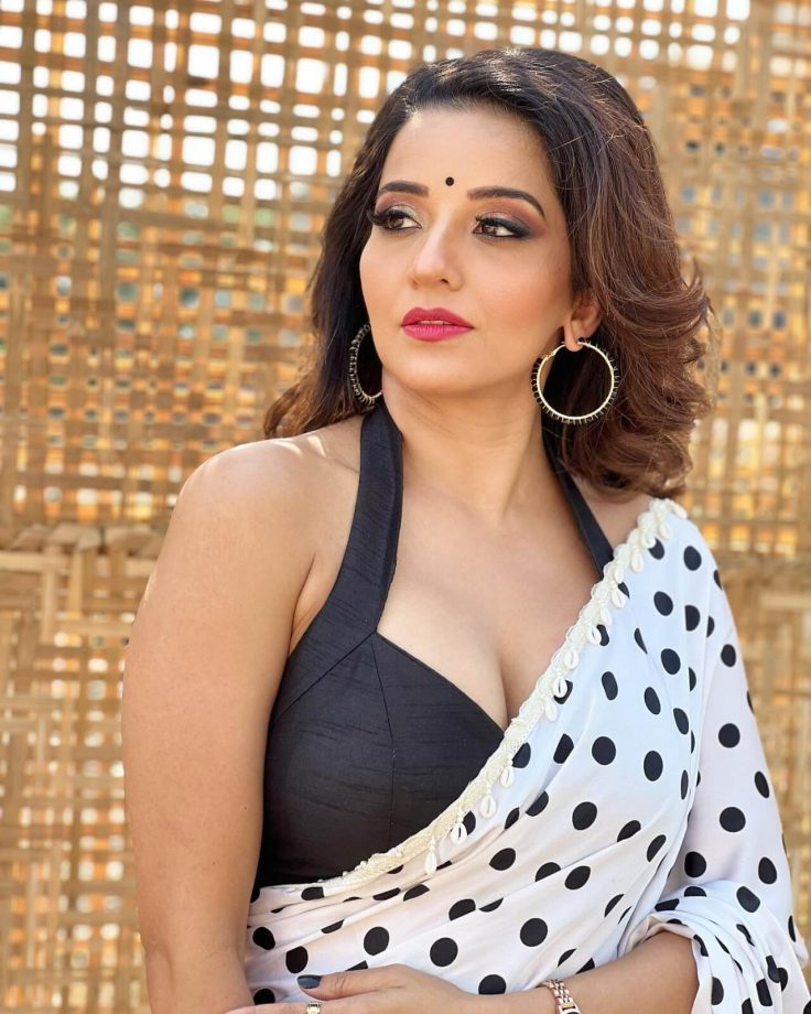 Bhojpuri actress Monalisa outshines in polka dot saree and plunging neck blouse 847460