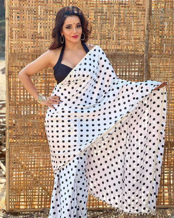 Bhojpuri actress Monalisa outshines in polka dot saree and plunging neck blouse 847462