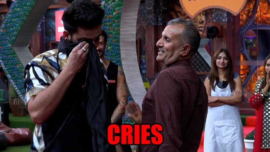 Bigg Boss OTT 2: Elvish Yadav breaks down into tears after seeing his dad 839976