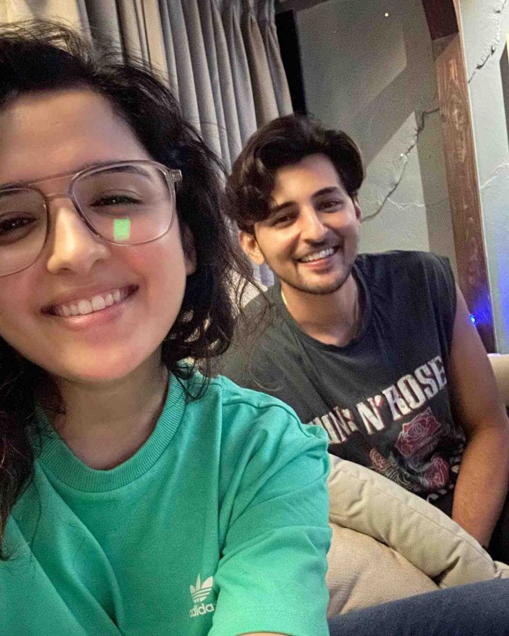 Cute Chemistry: Darshan Raval and Shirley Setia get all candid and smiles in Faasla 841588