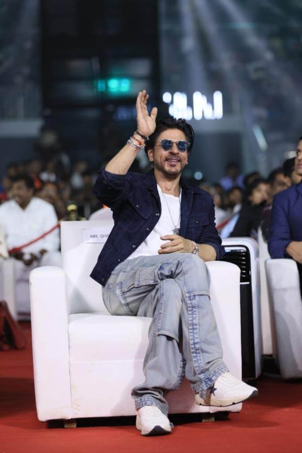 Here's how Shah Rukh Khan expressed his gratitude and love to Chennai people and the team of Jawan 847375