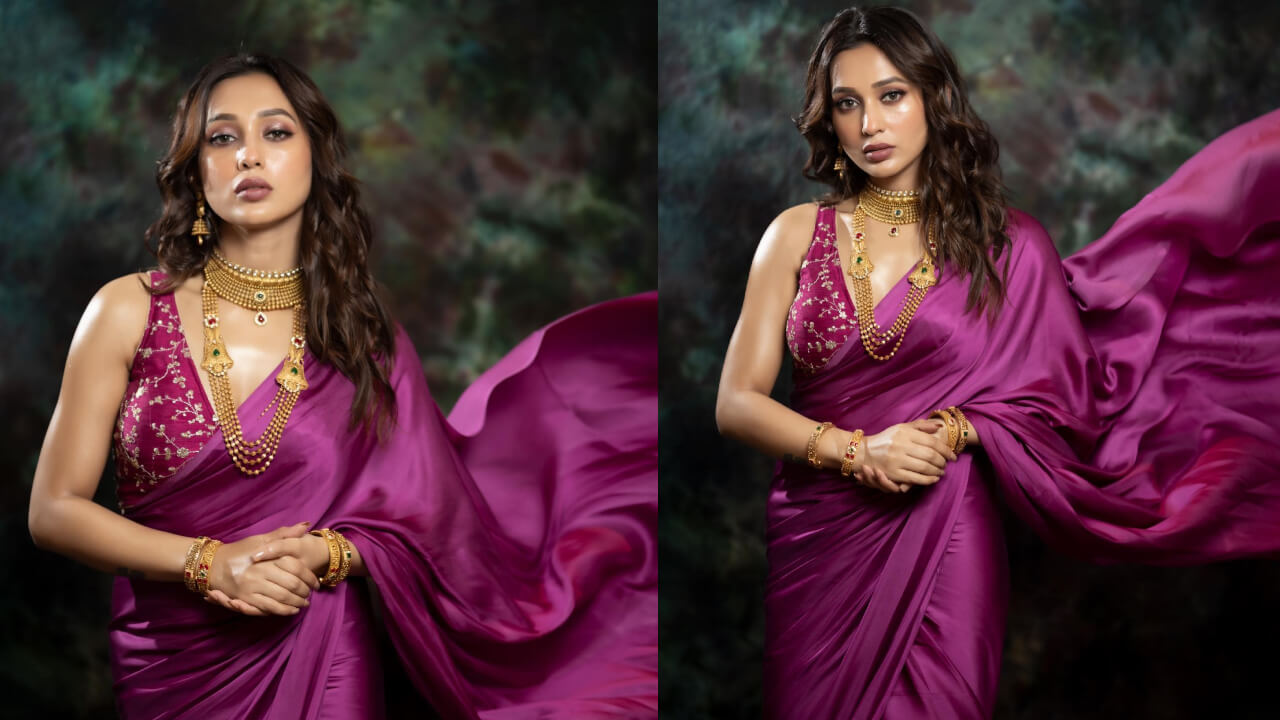 Mimi Chakraborty calls for a regal affair in silk saree, see pics 847604