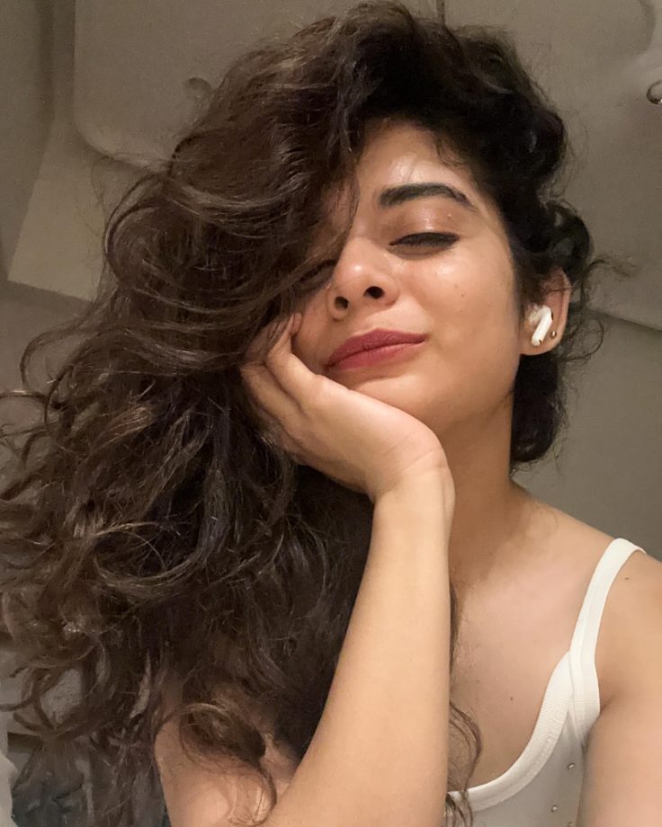 Mithila Palkar celebrates her ‘curls’ on a Sunday, see pic 842721