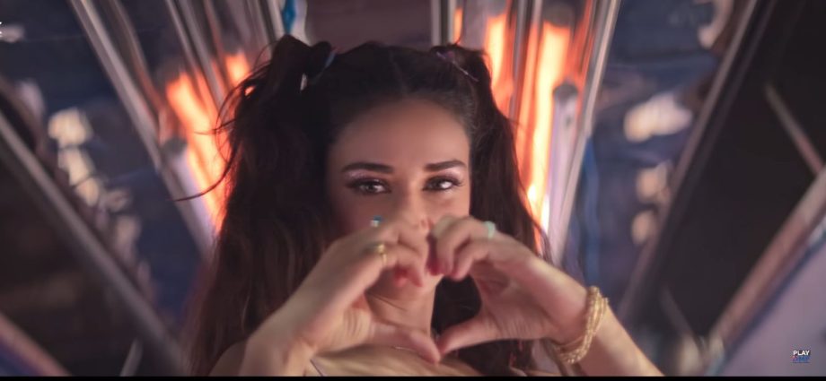 New Girl Anthem Alert: Disha Patani's Directorial Debut Music Video 'Kyun Karu Fikar' Is Giving International Vibes 845444