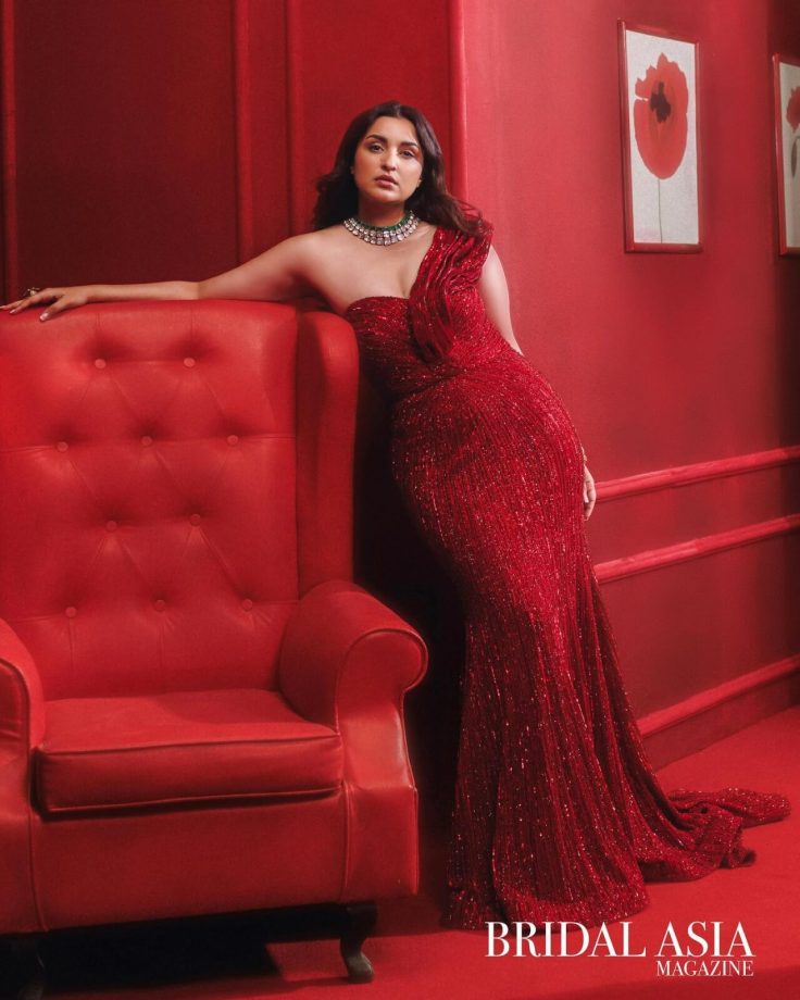Parineeti Chopra raises sensuality bar high in red shimmery bodycon, see pics 846134