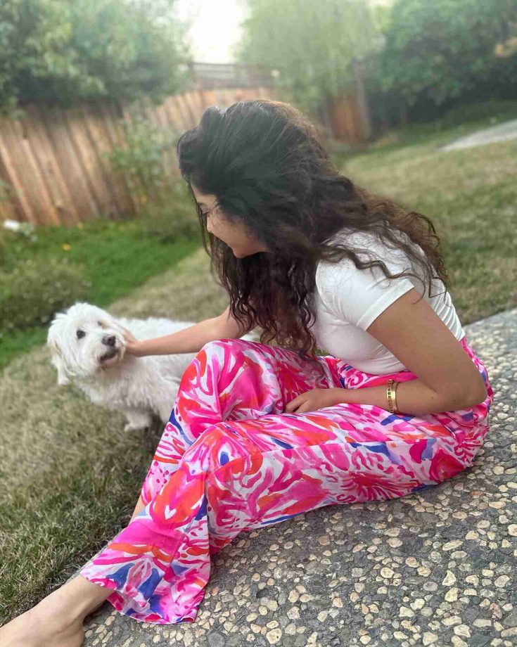 Pawdorable! Mithila Palkar gets cuddly with her doggo in California, see pic 846664