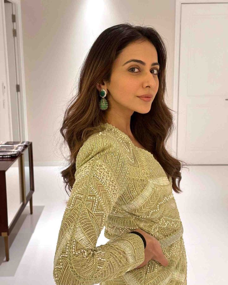 Rakul Preet Singh Looks Ravishing In Soft Gold Outfit And Accessories 841662