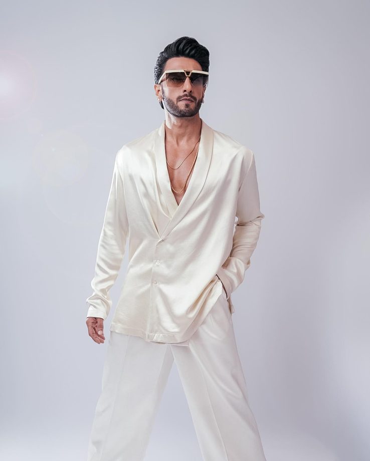 Ranveer Singh Steals Heart In Debonair Style Wearing Silk Funky Suit 844832