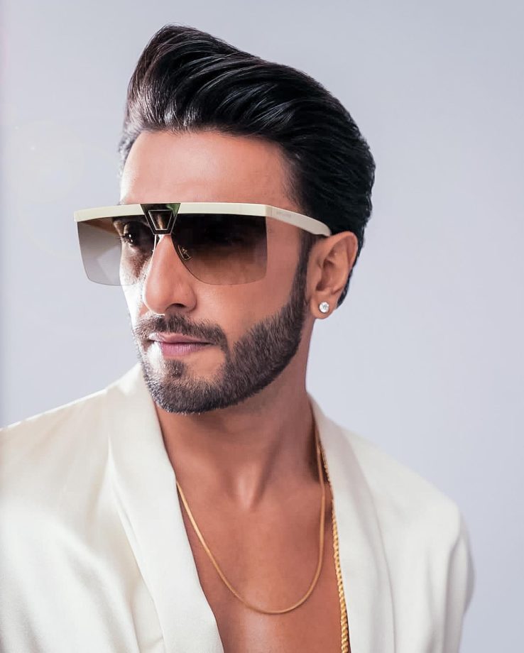 Ranveer Singh Steals Heart In Debonair Style Wearing Silk Funky Suit 844833